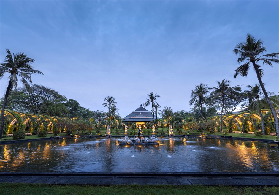 入り口前の噴水