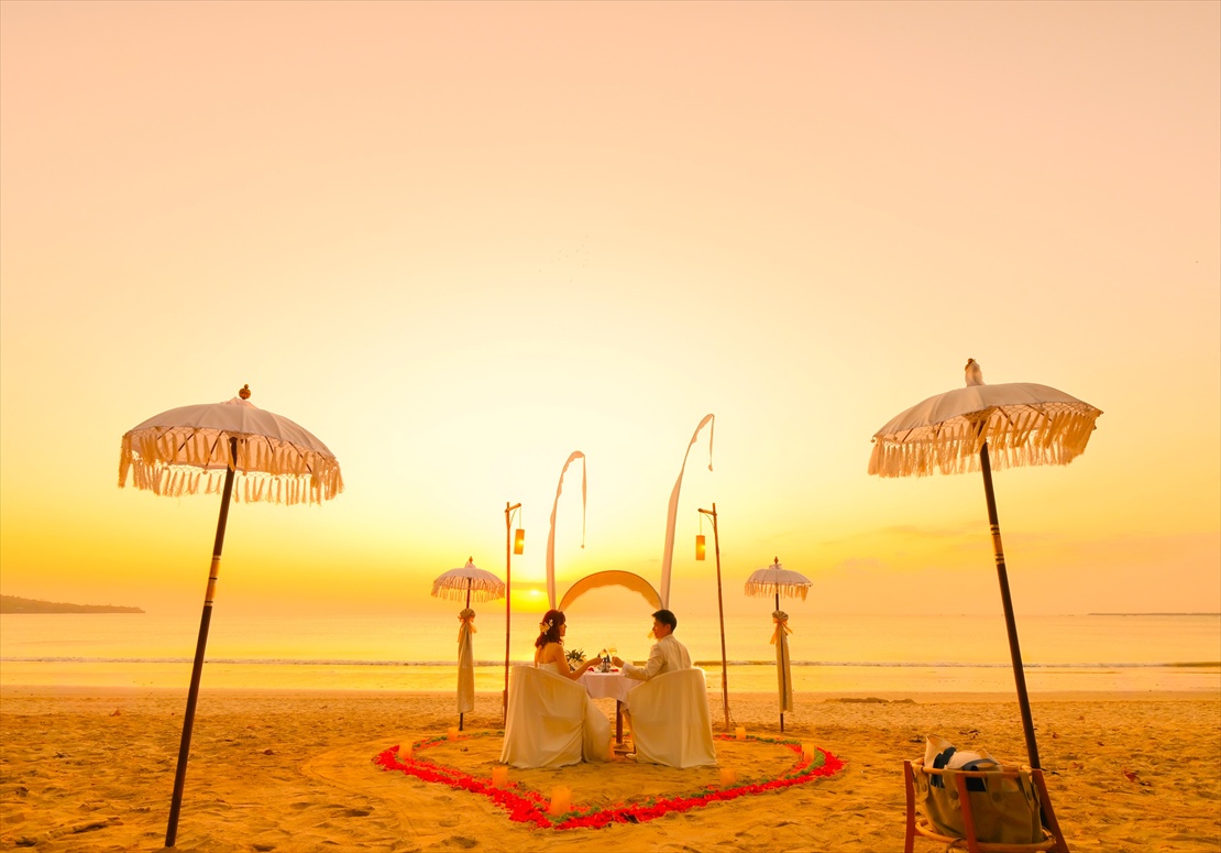 ベルモンド・ジンバラン・プリ・バリ デイタイム＆サンセット・ロマンティックディナーフォトウェディング