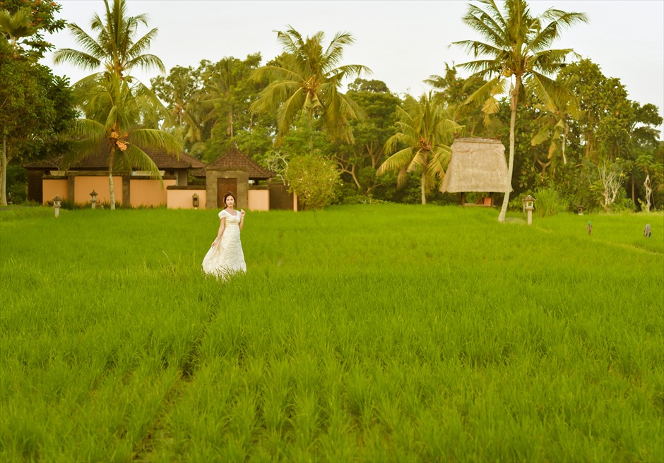 バリ島フォトウェディング　タナ・ガジャ・ハディプラナ・ウブド