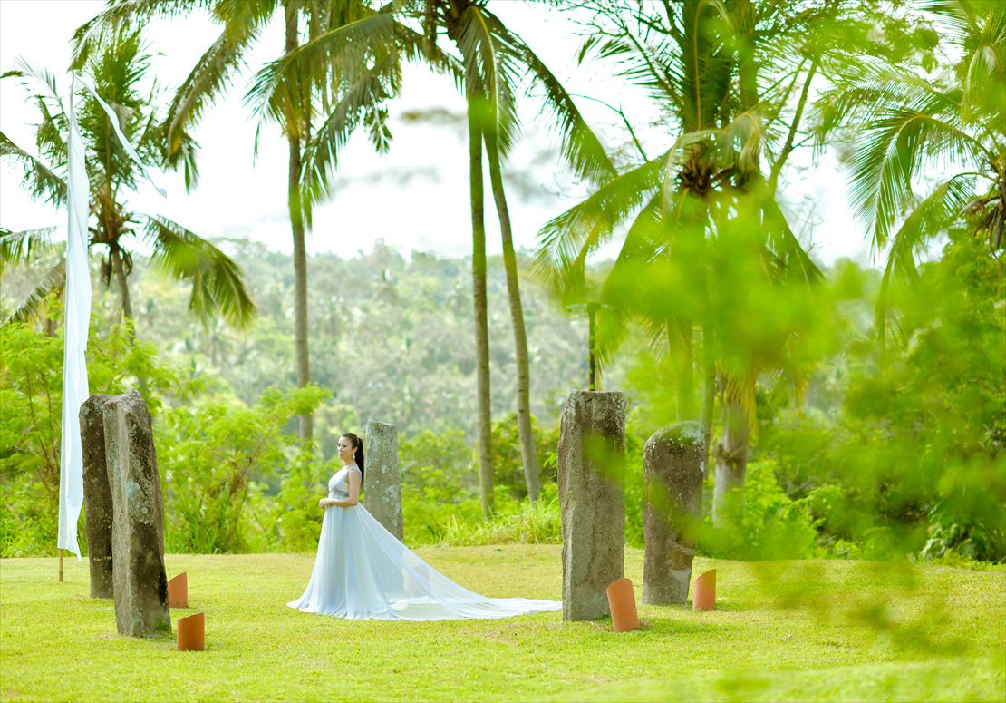 　フォトウェディング・プランには、ウェディング・フォトグラファーによるアリラ・ウブド内リゾート撮影90分の合計100枚データ納品、アリラ・ウブドのリゾート内撮影許可代金、日本人アーティストによるヘアメイク、日本人ウェディング・コーディネーターの撮影同行、アリラ・ウブド内レストラン「Plantation Restaurant」での3コースランチが料金に含まれております。
